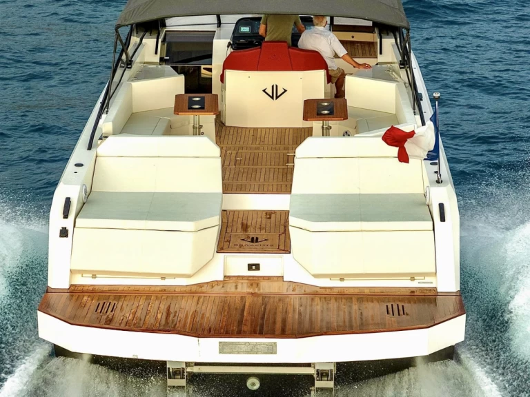 Pronájem Motorová loď BB Yatchs s licencí