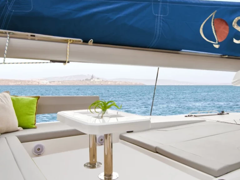 Pronájem lodi Piraeus lákavé ceny Leopard 45