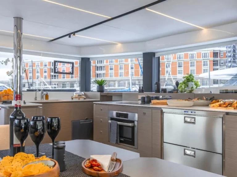 Pronájem Katamarán Leopard s licencí