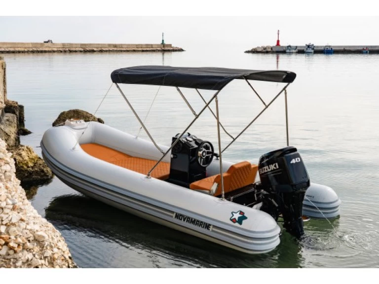Pronajmout si  Motorboat 4.3 v Torre Canne