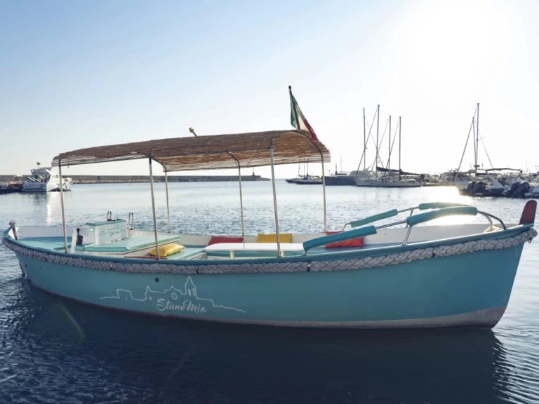 Pronajmout Motorová loď se skipperem či ne  v Torre Canne