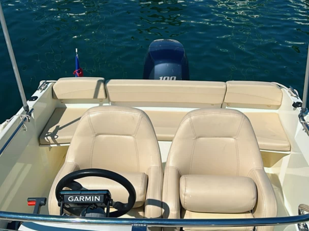 Pronajmout Motorová loď se skipperem či ne Jeanneau v Mandelieu-la-Napoule