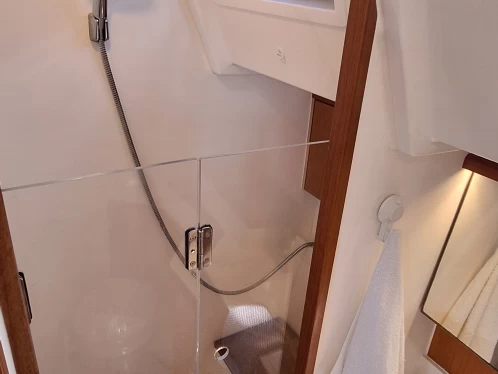 Plachetnice k pronájmu v Nikiána za nejlepší cenu