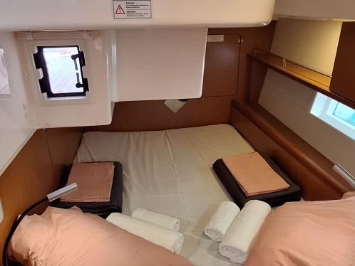 Bavaria Bavaria C45 jednotlivci a charterové společnosti v Nikiána