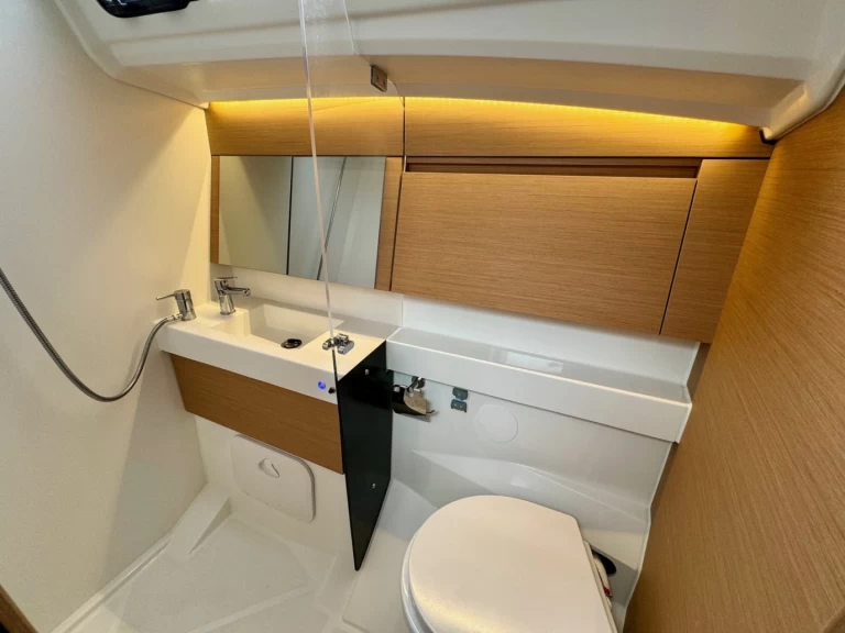 Jeanneau Sun Odyssey 410 jednotlivci a charterové společnosti v Lefkáda