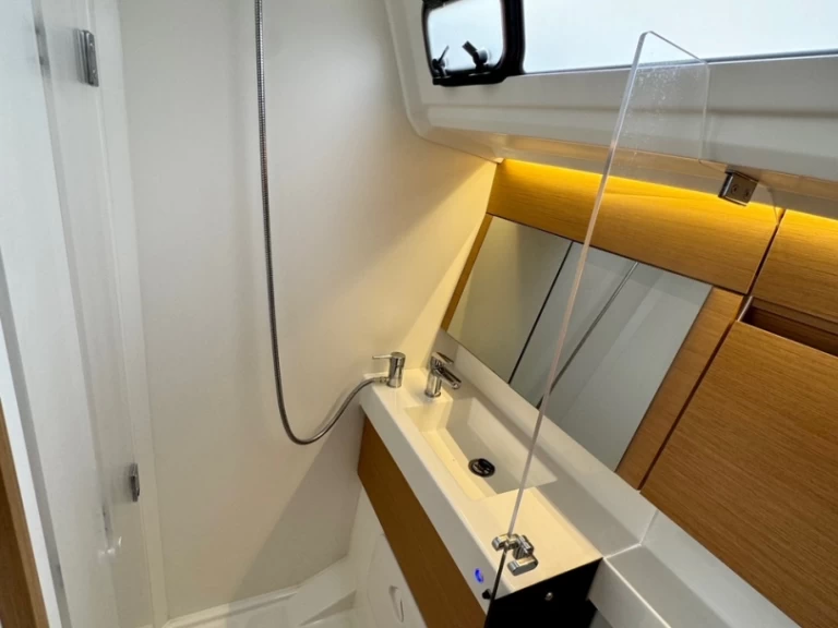 Pronajmout si Jeanneau Sun Odyssey 410 v Pýlos