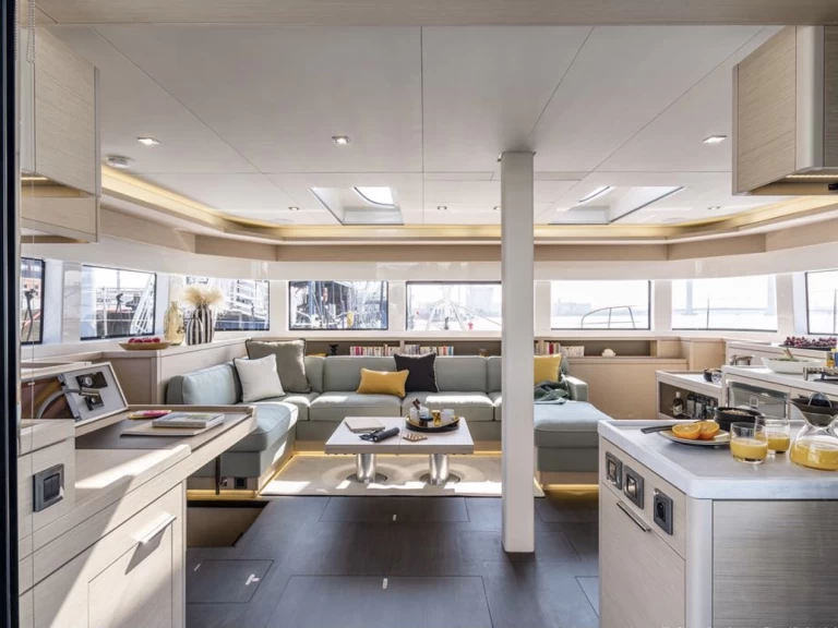 Pronajmout Katamarán se skipperem či ne Lagoon v Alimos