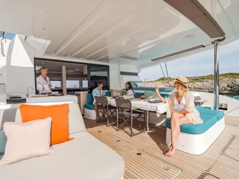 Pronájem lodi Lavrio lákavé ceny Lagoon 55