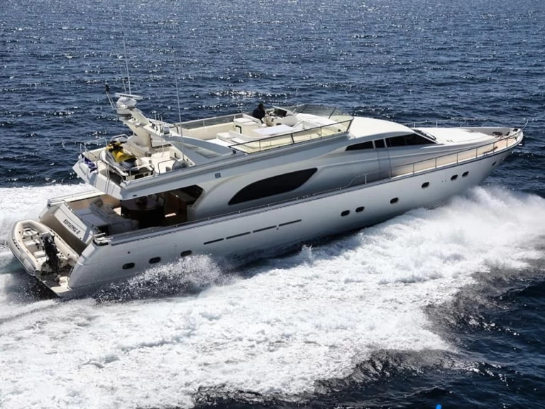 Pronajmout Jachta se skipperem či ne Ferretti v Gouvia