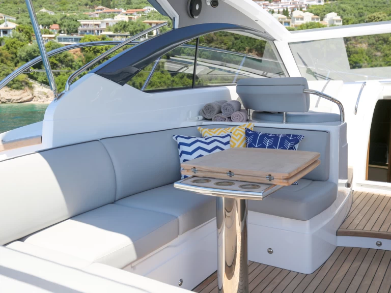 Pronájem Motorová loď v Gouvia -Princess Princess V40