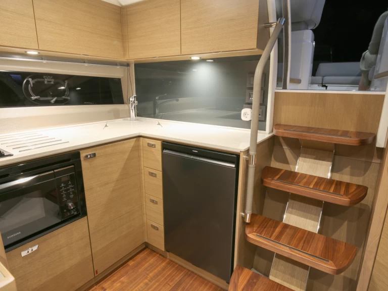 Pronajmout Motorová loď se skipperem či ne Princess v Gouvia