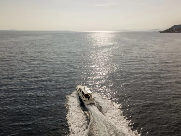 Pronajmout si Fjord 880 Tourer v Sumpetar