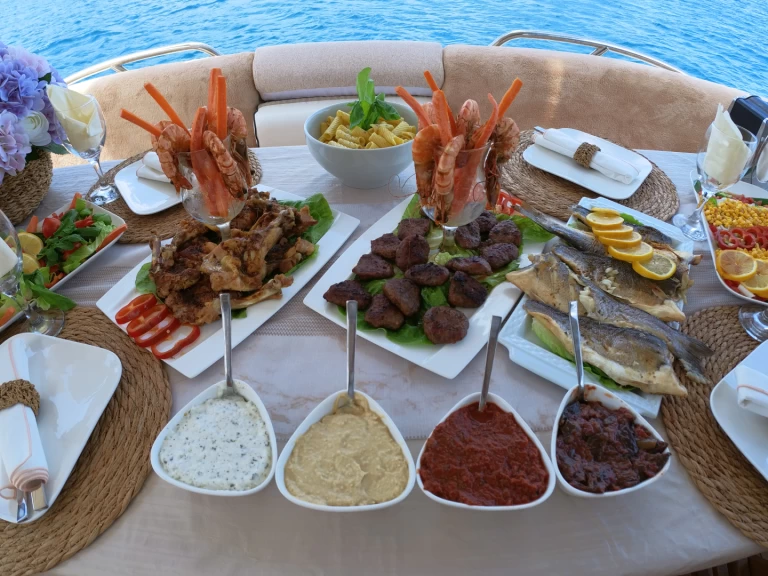 Pronájem lodi Kemer lákavé ceny Sunseeker Manhattan 56