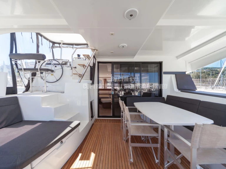 Lagoon Lagoon 42 jednotlivci a charterové společnosti v Capo d'Orlando