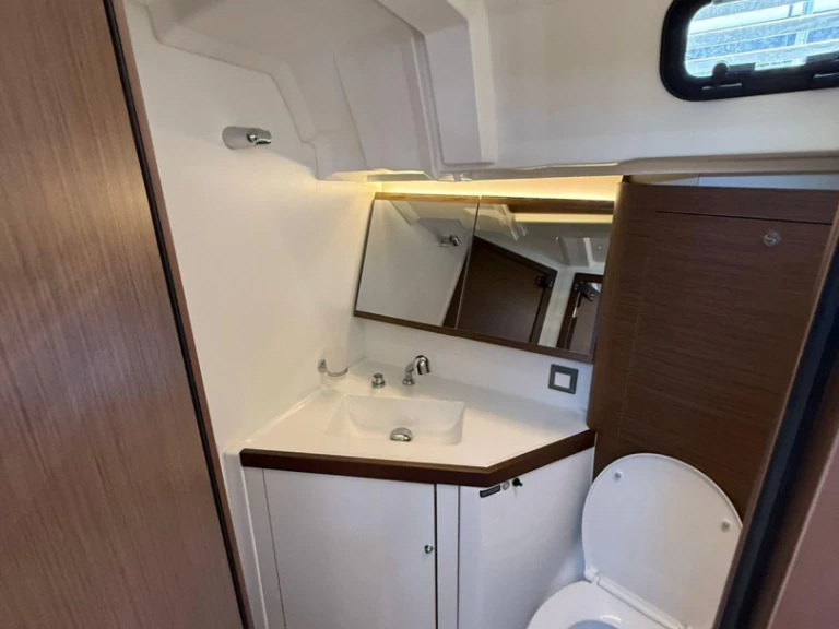 Pronajmout Plachetnice se skipperem či ne Bénéteau v Lavrio