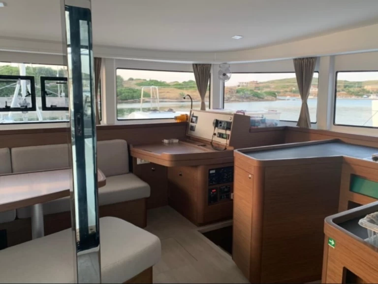 Pronájem lodi Lefkáda lákavé ceny Lagoon 42