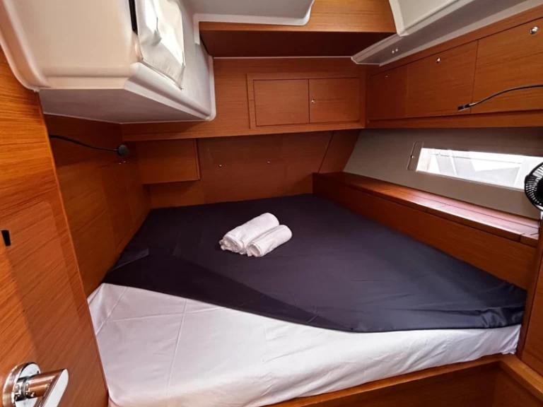 Pronájem lodi Furnari lákavé ceny Dufour 470