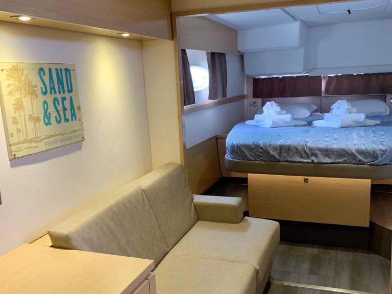 Pronajmout si Fountaine Pajot Fountaine Pajot Helia 44 v Road Town