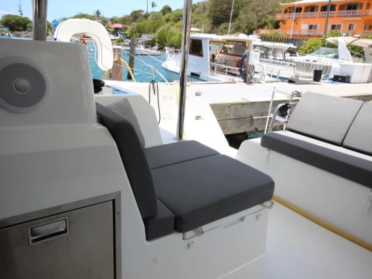 Pronajmout si Fountaine Pajot Astrea 42 v Road Town