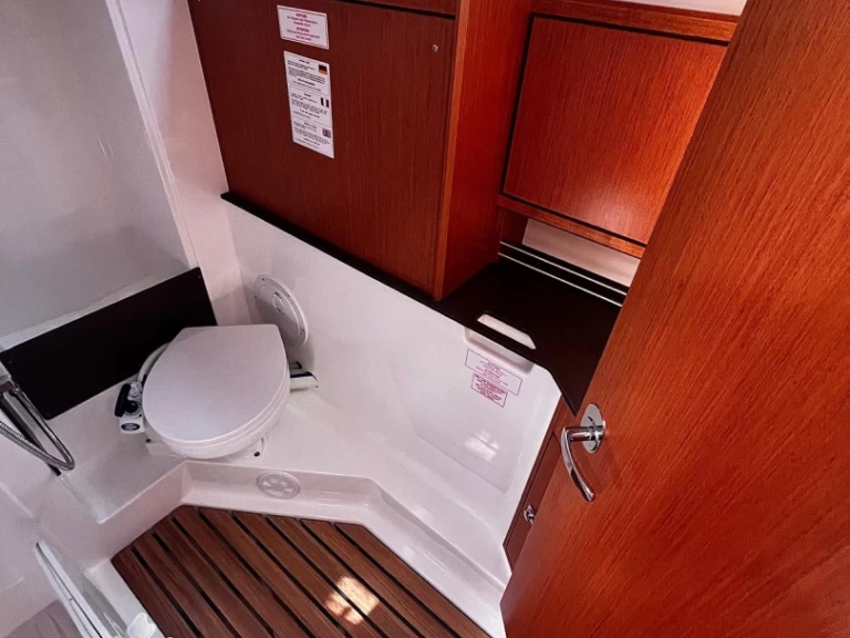 Pronajmout si Bavaria Cruiser 34 v Sukošan