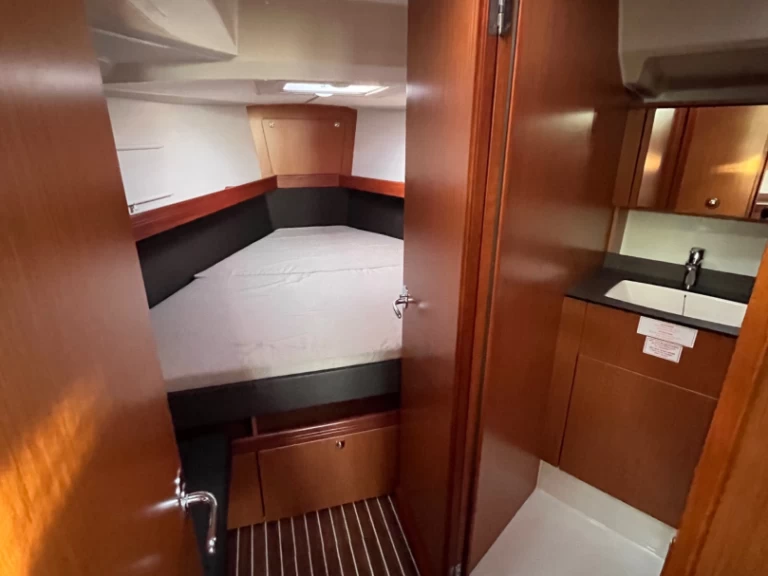 Pronajmout Plachetnice se skipperem či ne Bavaria v Sukošan