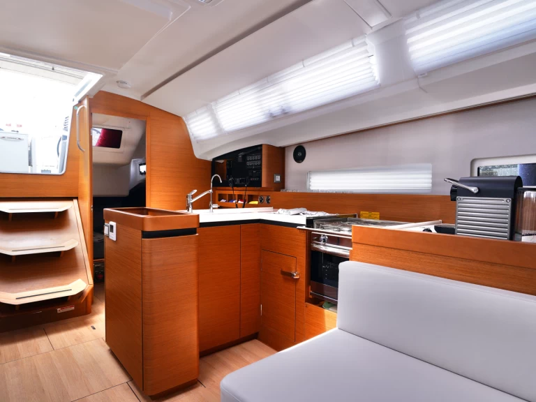 Pronájem Plachetnice Jeanneau s licencí