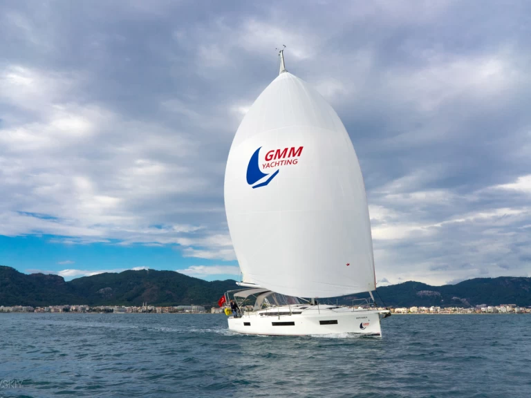 Pronájem lodi Marmaris lákavé ceny Sun Odyssey 440