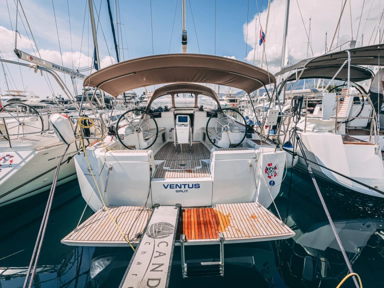 Pronajmout si Jeanneau Sun Odyssey 449 v Kaštel Gomilica