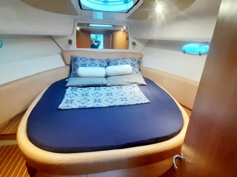 Motorová loď k pronájmu v Zadar za nejlepší cenu