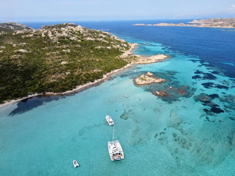 Pronájem jachty v Porto Pollo -Lagoon Lagoon 46 na Samboatu