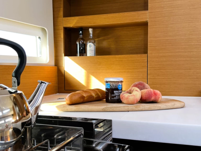 Pronajmout si Jeanneau Sun Odyssey 410 v Alimos