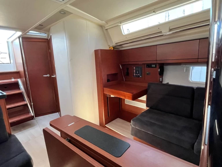 Pronájem lodi Hanse Hanse 418 v Lavrio na Samboatu
