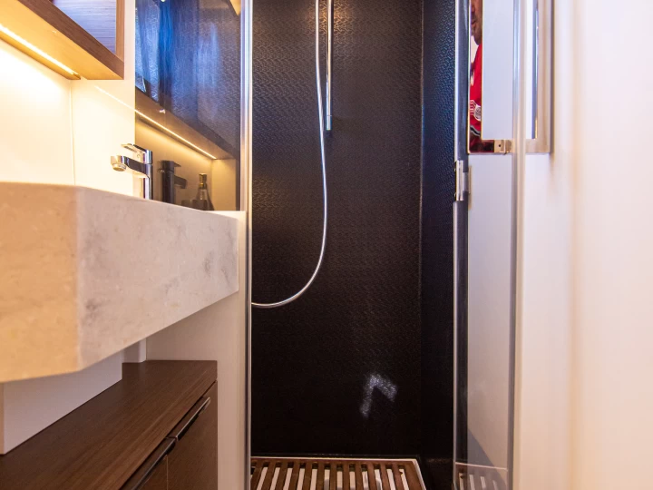 Pronájem Katamarán Lagoon s licencí