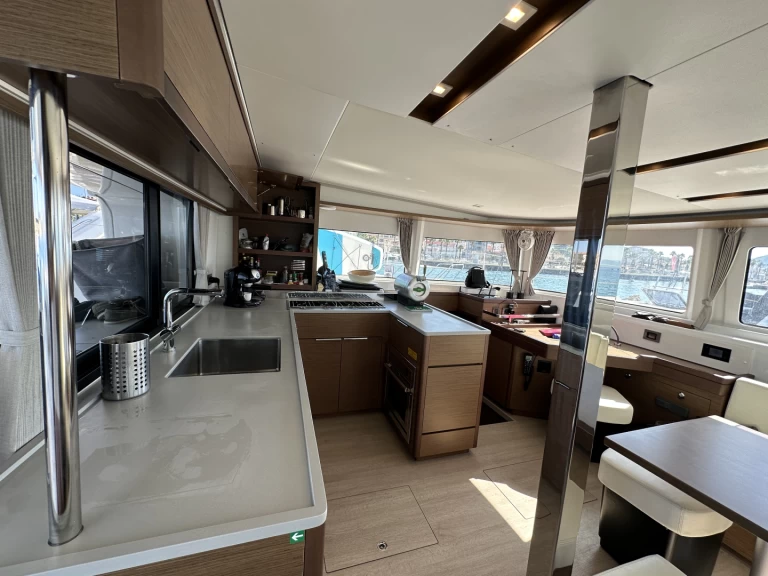 Pronajmout Katamarán se skipperem či ne Lagoon v Golfo Aranci