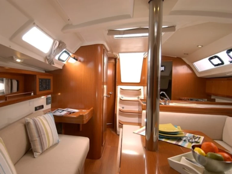 Pronájem Plachetnice Bénéteau s licencí