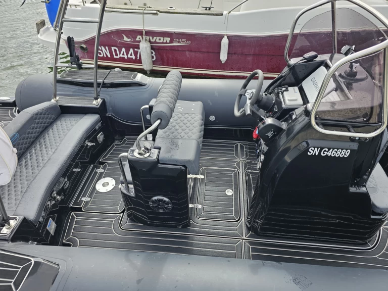 Pronájem Polotuhá loď 3D Tender s licencí