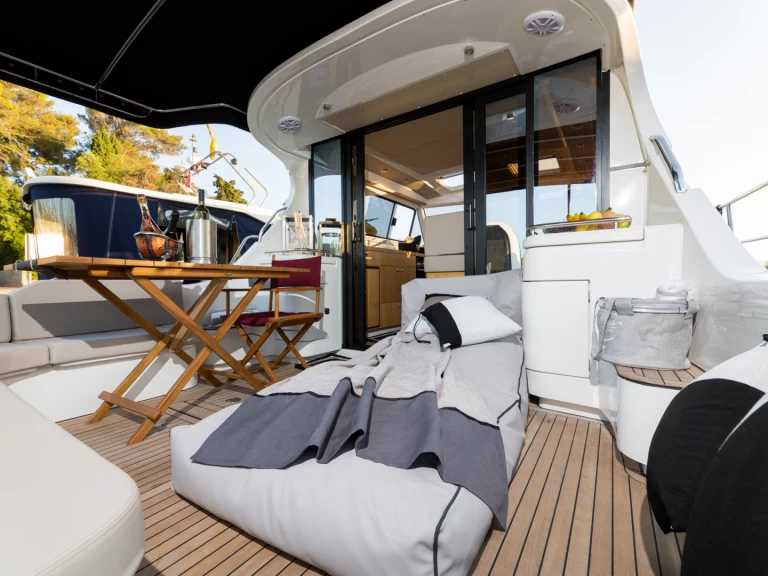 Pronajmout si Sas Vektor ADRIANA 36 v Novi Vinodolski