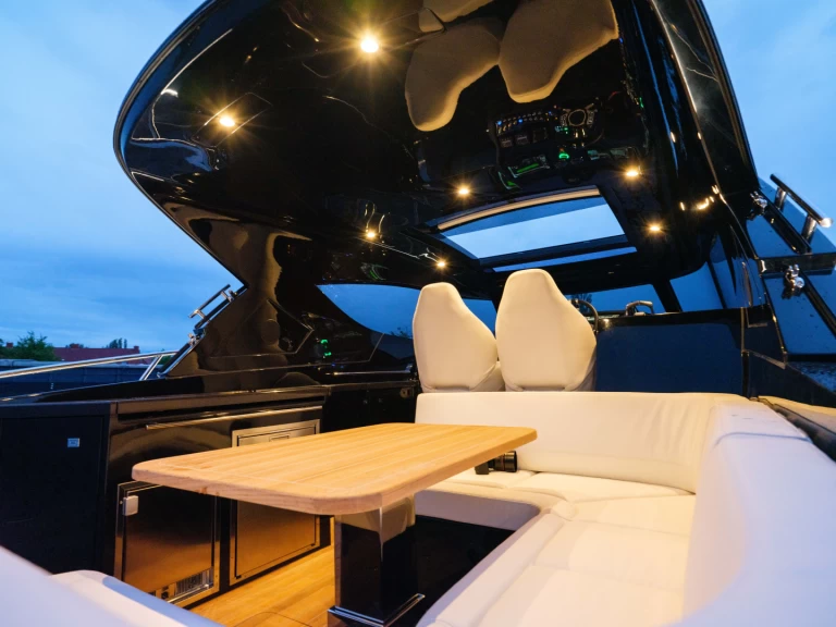 Pronájem Motorová loď Focus s licencí