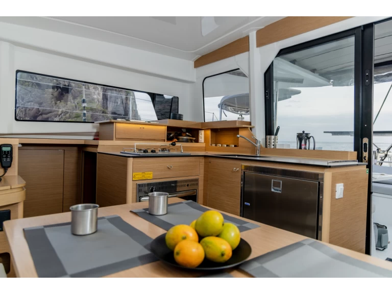 Pronajmout Katamarán se skipperem či ne Excess v Ribishi