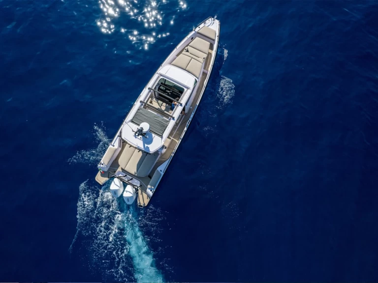 Pronájem lodi Kalo Livadi lákavé ceny Axopar 37 Mediteranna