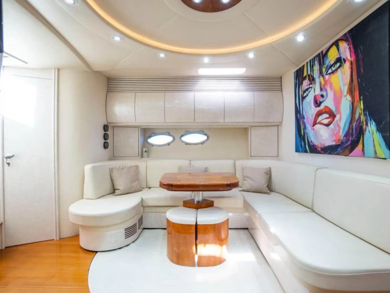 Motorová loď k pronájmu v Alimos za nejlepší cenu