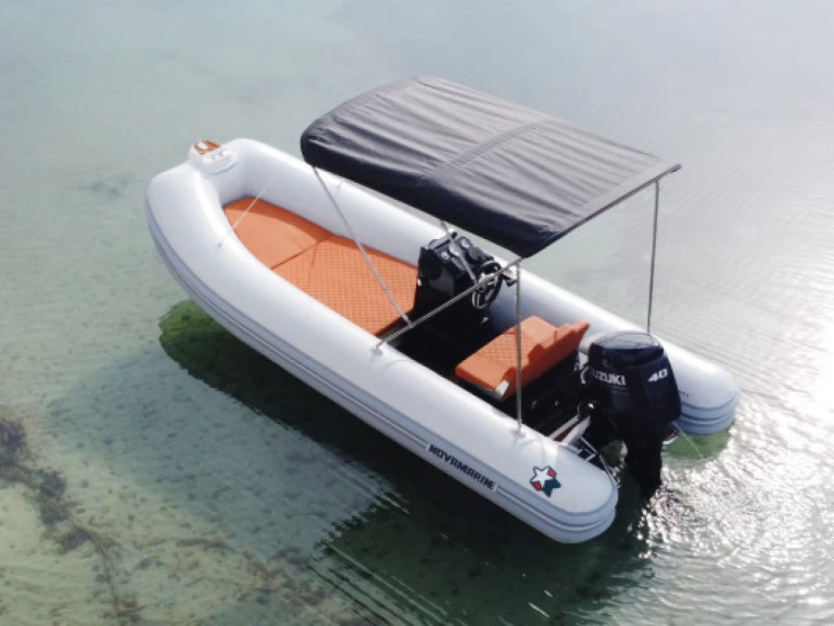 Pronajmout si  Motorboat 4.3 v Torre Canne