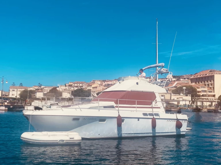 Pronájem Motorová loď Bénéteau s licencí