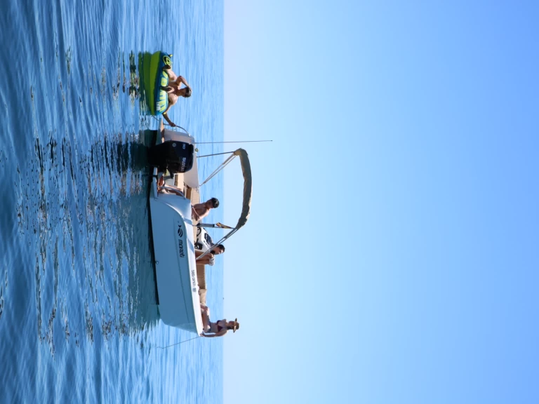 Pronájem Motorová loď Darekco Mareti s licencí