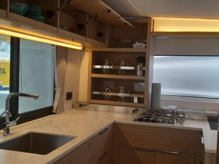 Pronájem lodi Eden Island lákavé ceny Lagoon 46