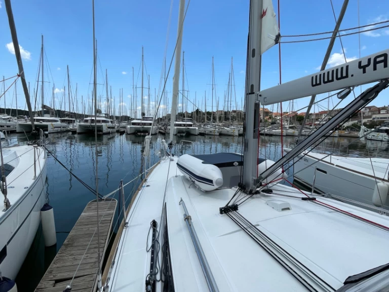 Pronajmout Plachetnice se skipperem či ne Bénéteau v Šibenik 