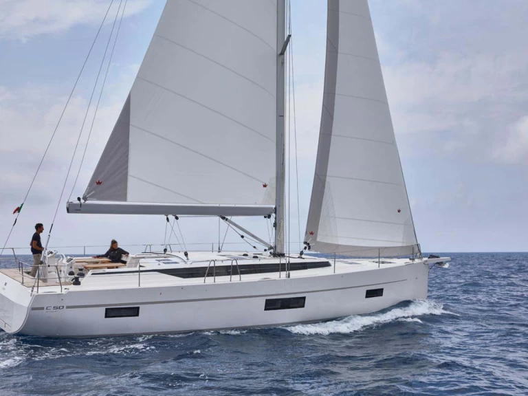 Pronajmout si Bavaria Bavaria C50 Holiday - 5 cab. v Golfo Aranci