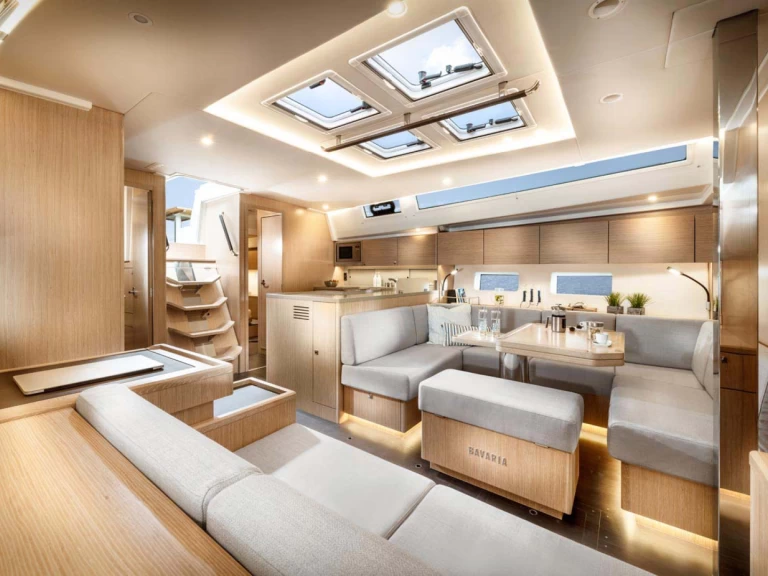 Pronajmout Plachetnice se skipperem či ne Bavaria v Golfo Aranci