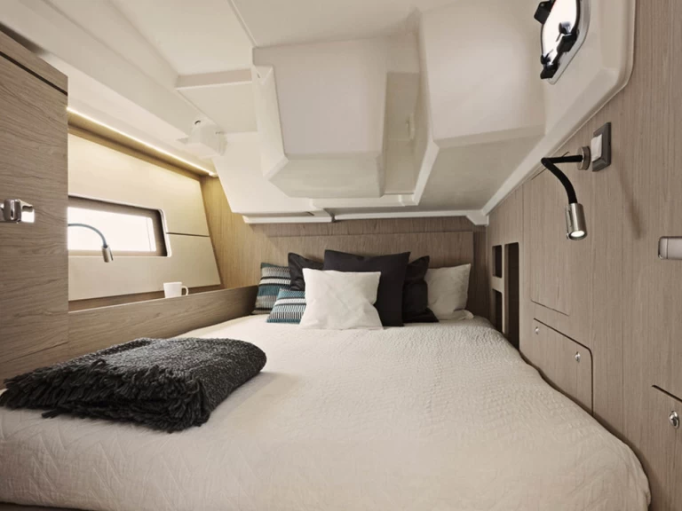 Bénéteau Oceanis 46 jednotlivci a charterové společnosti v Procida