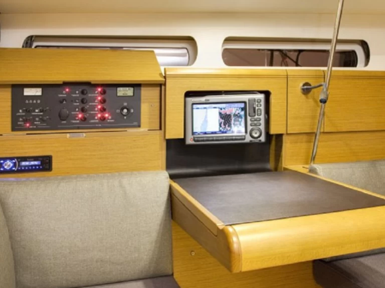 Pronájem Plachetnice Jeanneau s licencí